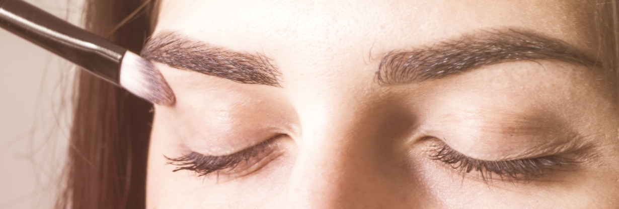 Perte totale ou partielle des sourcils : quelles solutions ?