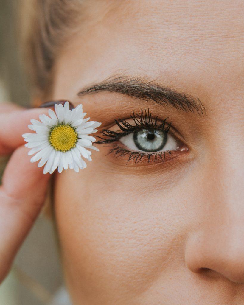 Yeux avec une Marguerite 