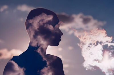 Perte de cheveux et traitements : comprendre l'impact psychologique 