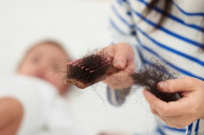 Chute des cheveux post-partum : mieux vaut prévenir...